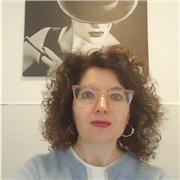 Insegnante primaria con titolo TFA impartisce lezioni a bambini da 6 a 11 anni